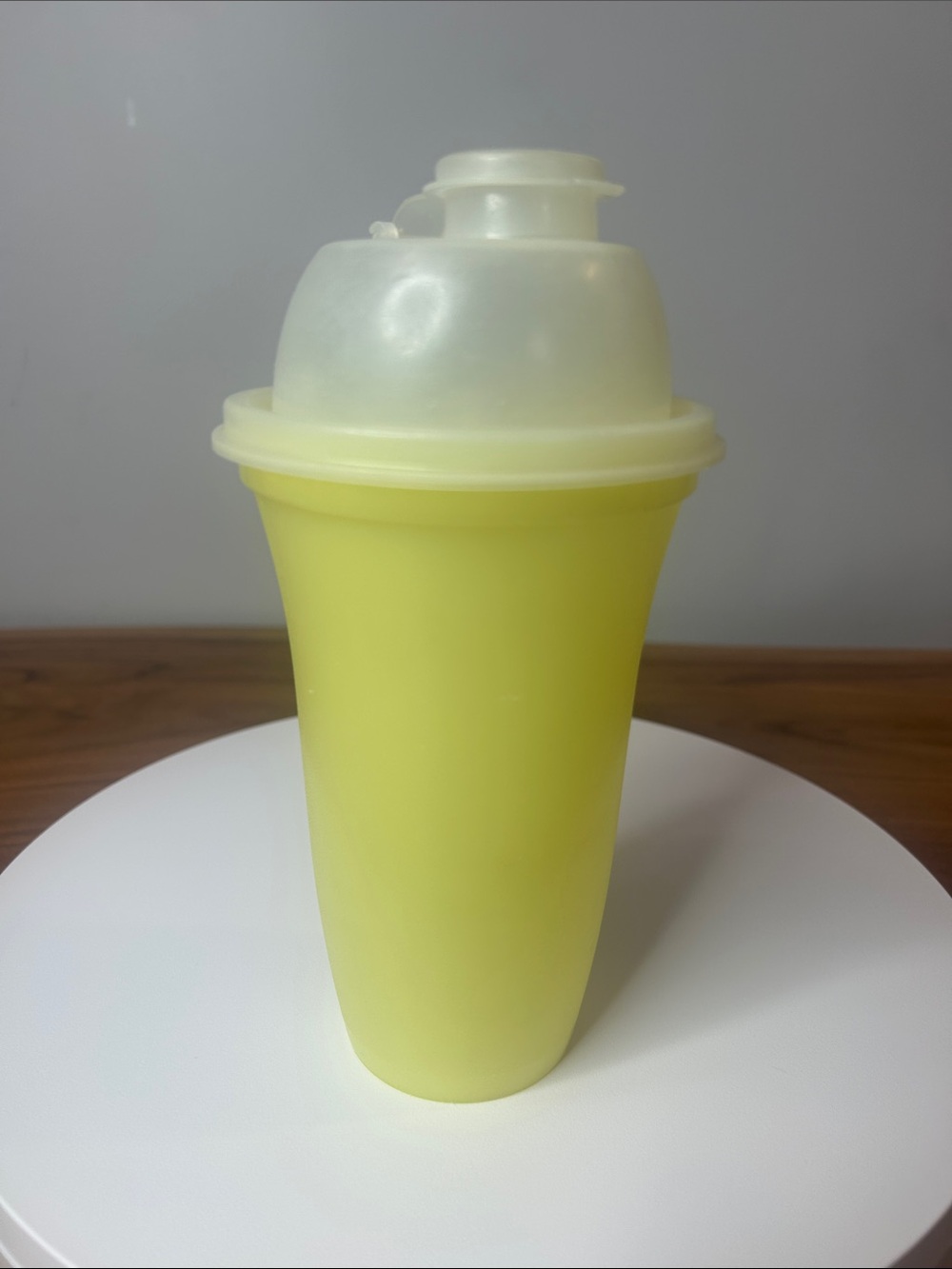Vintage Tupperware Quick Shake Shaker Bottle Yellow #844-4